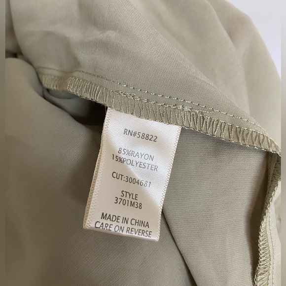NWT Max Studio Utility Button Front Blouse in Sage SMALL - Picture 8 of 8